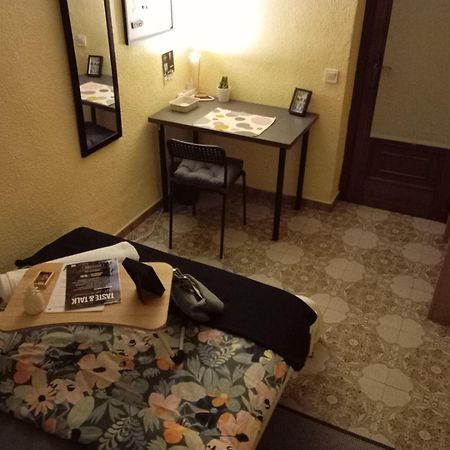 Gemuetliches Zimmer "Gold" Fuer 2 Personen Und Katzenliebhaber فالنسيا المظهر الخارجي الصورة